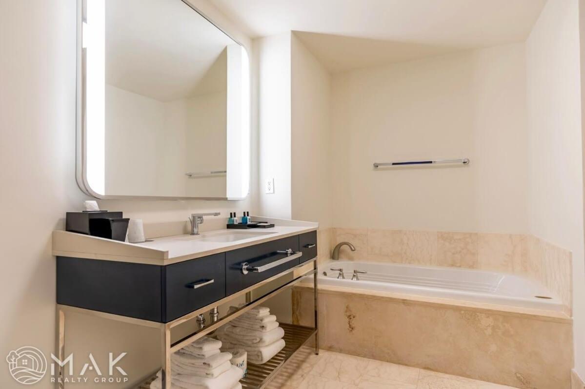 Fontainebleau Resort High Floor W Ocean Views 迈阿密海滩 外观 照片